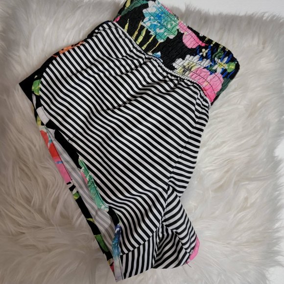 Super Cute Juniors' SO® Favorite Black Striped Floral Beach Shorts Size Small - Picture 3 of 11